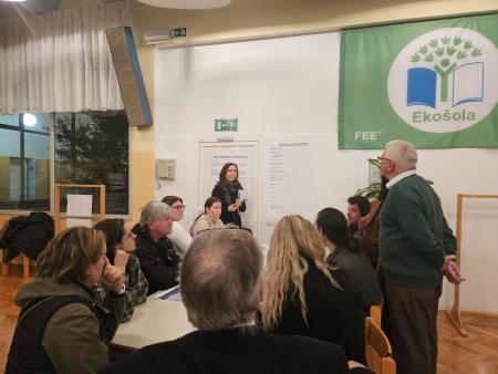 Nasploh je bilo na delavnicah čutiti zbranost, zavzetost in konstruktivnost. 